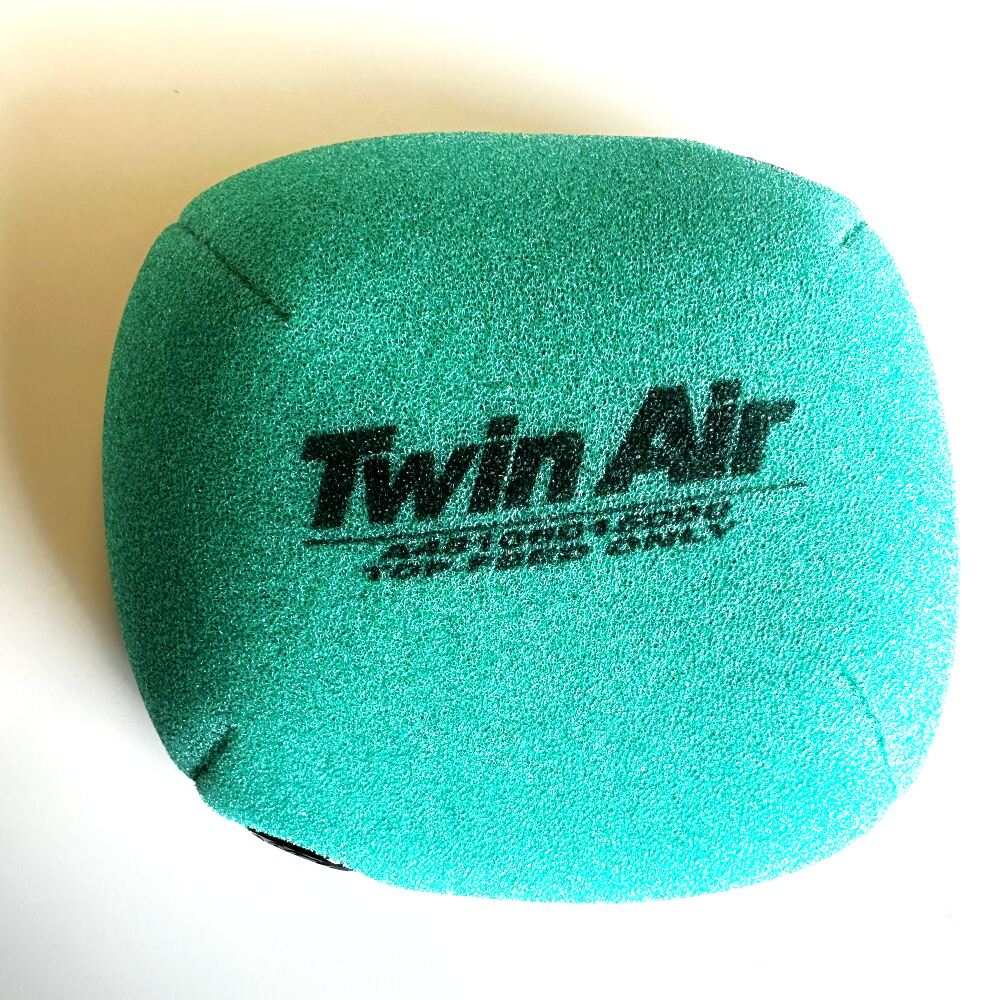 Pre-oiled air filter