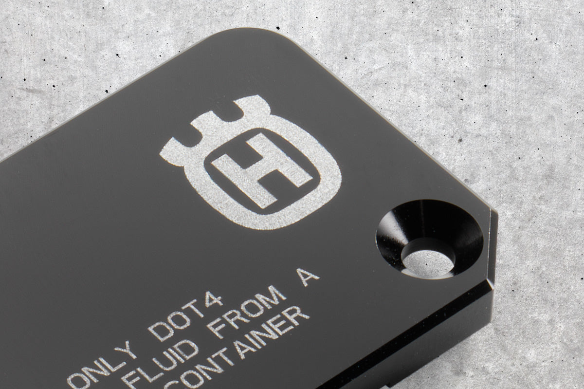 Brake fluid reservoir cover SVARTPILEN, VITPILEN (125, 200, 250, 401) 18-23