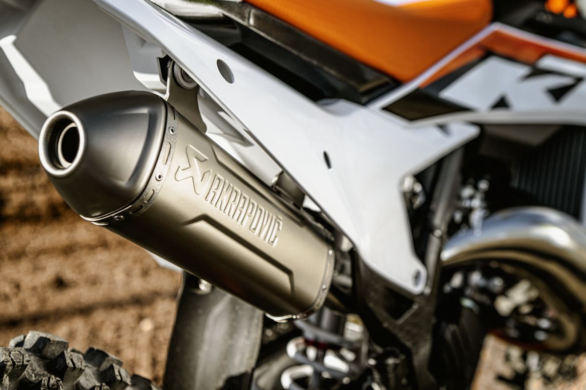 Akrapovič Slip-on Line 2-stroke 125-150 (SX) 23-25