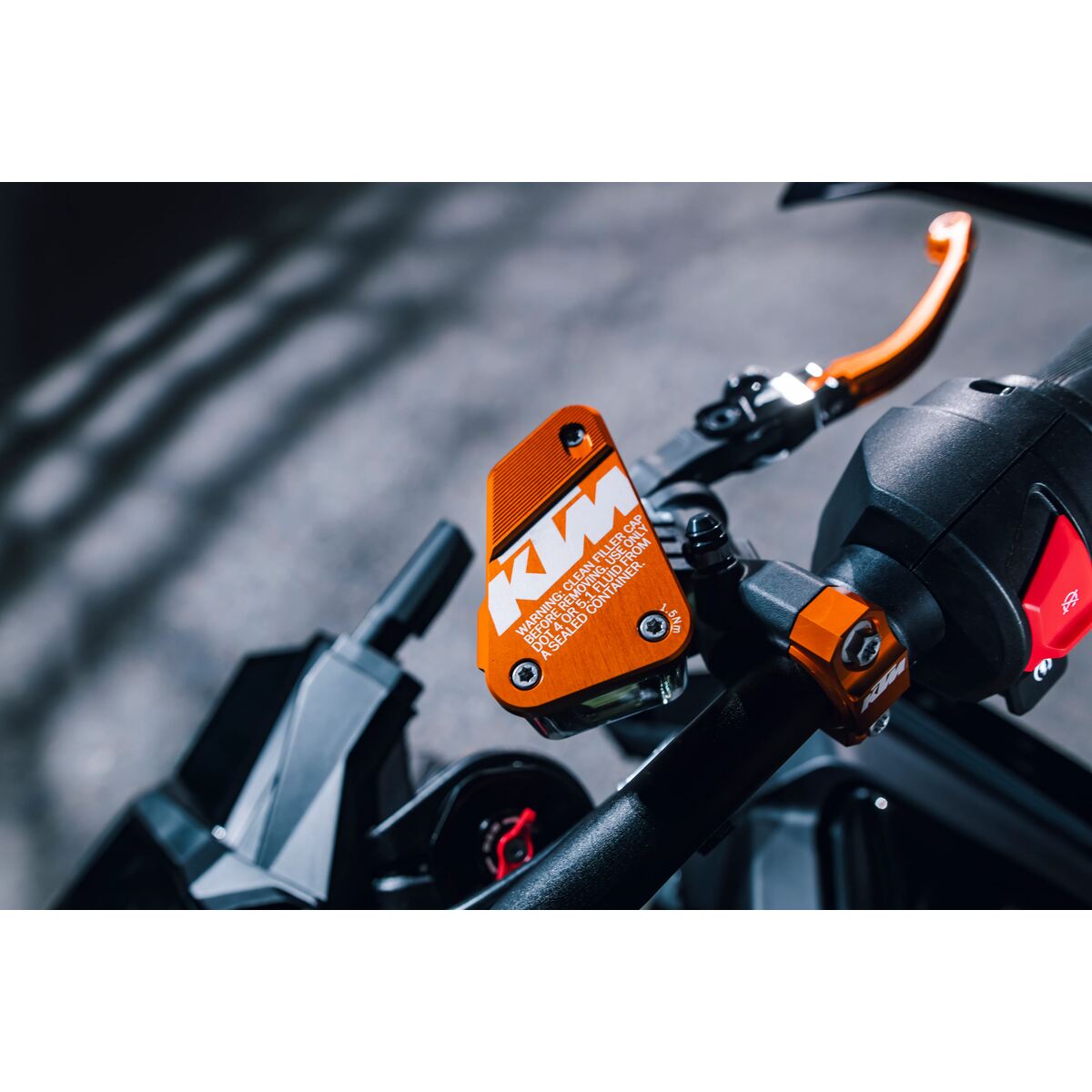 Brake reservoir cover