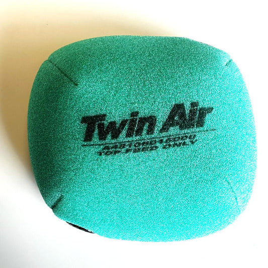 Pre-oiled air filter