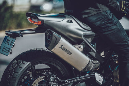 HUSQVARNA Akrapovič "Slip-on Line" SVARTPILEN, VITPILEN (801) 24-25
