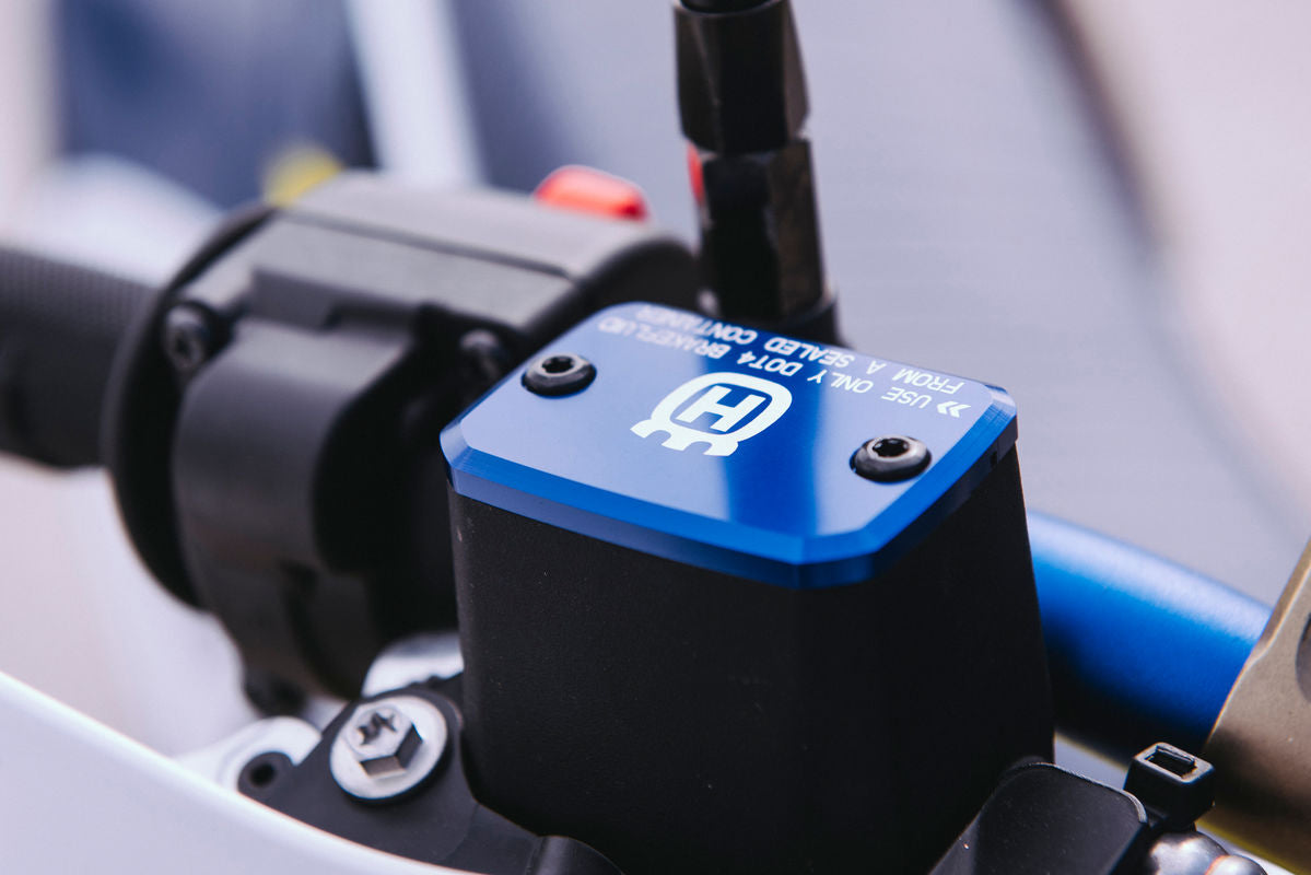 Brake fluid reservoir cover 701 (ENDURO, SUPERMOTO) 16-24