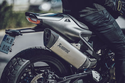 HUSQVARNA Akrapovič "Slip-on Line" SVARTPILEN, VITPILEN (801) 24-25