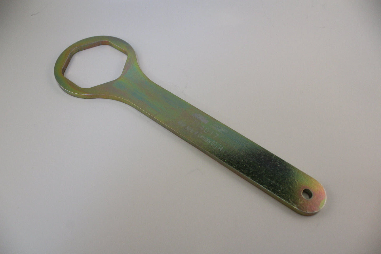 Ring wrench