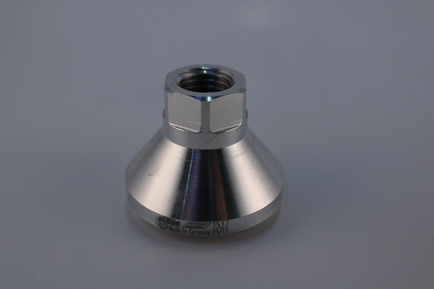 Screwcap adapter