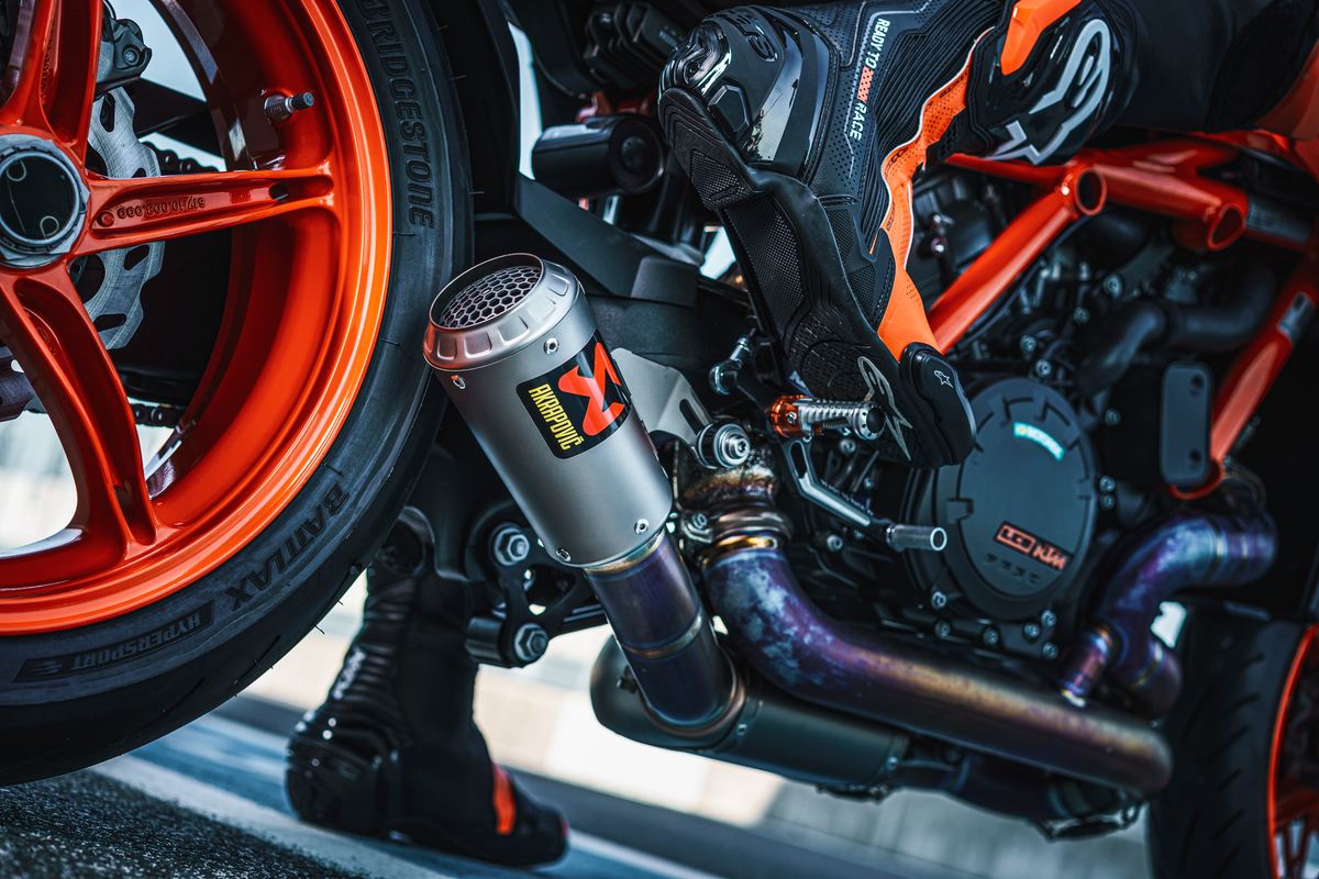 Superduke 1290 akrapovic deals